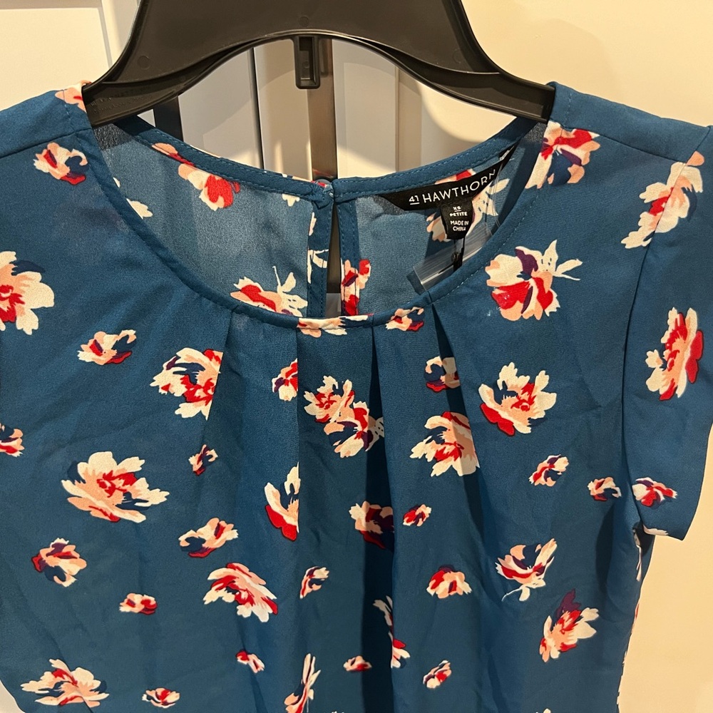 Short sleeve top - Picture 2 of 5